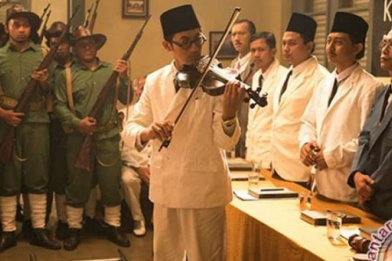 BERDASARKAN  ANALISIS WETON:        W.R. SOEPRATMAN LAHIR TANGGAL 19 MARET 1903